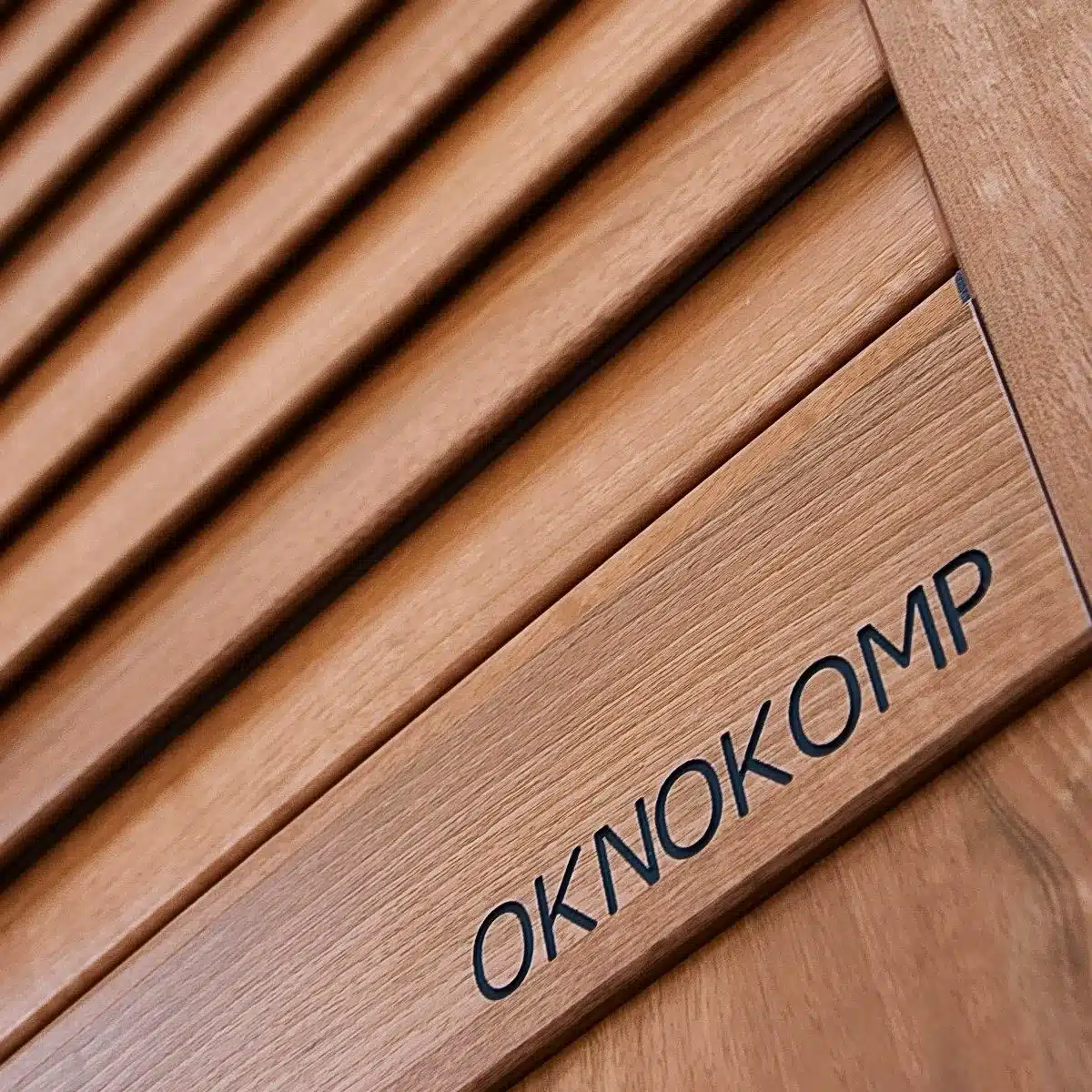 Persiana Oknokomp in materiale composito effetto legno